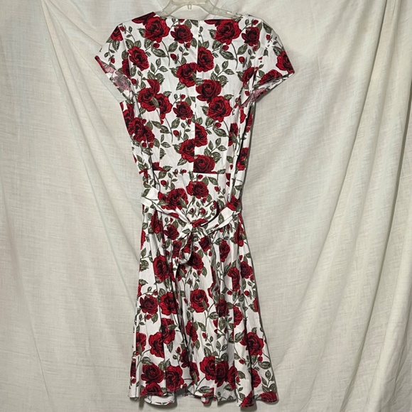 Dressystar Women’s Dress. White base with Red Roses. Summer floral. 3XL NWT - Picture 2 of 7